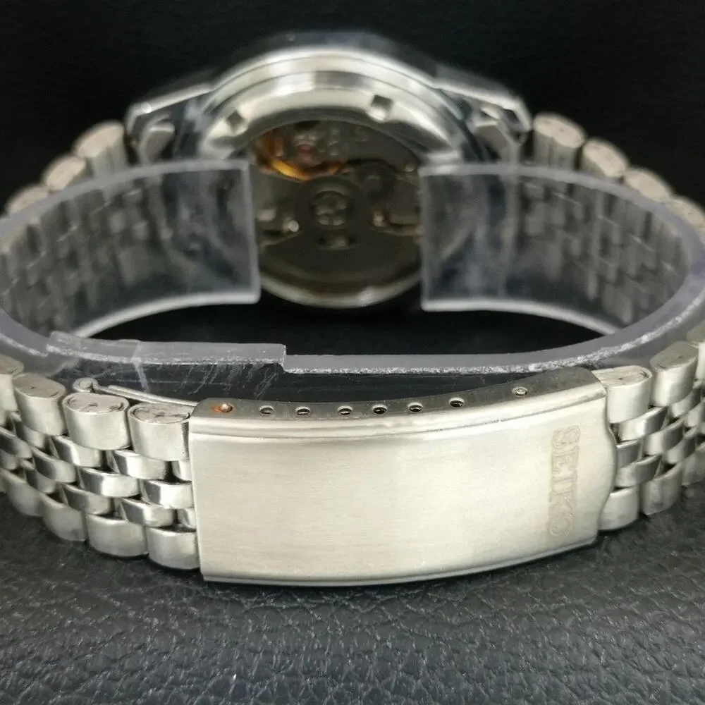 Vintage 1983 Seiko Automatic Mens Silver Watch W/daydate & Black accents